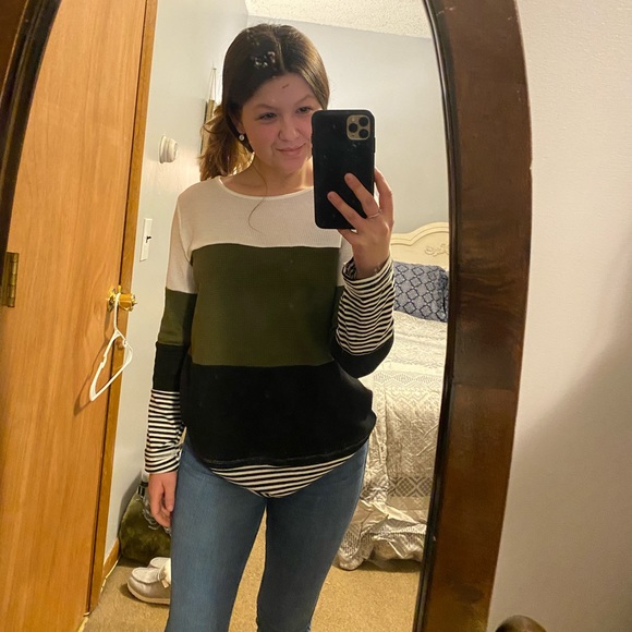 Small SHEIN long sleeve! - Picture 2 of 3